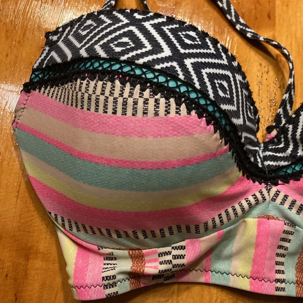 Shade & Shore Striped Strappy Padded Bikini Top - Picture 5 of 8